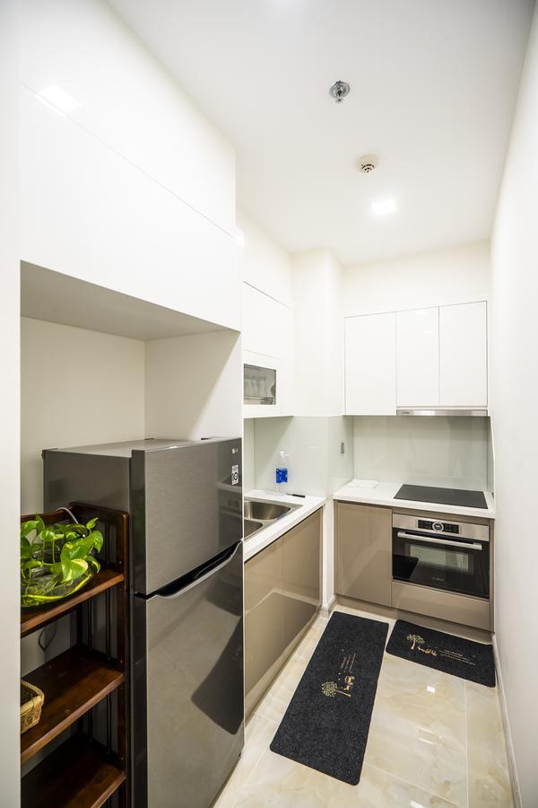 Căn hộ Qq - Vinhome Golden River - D.1 *